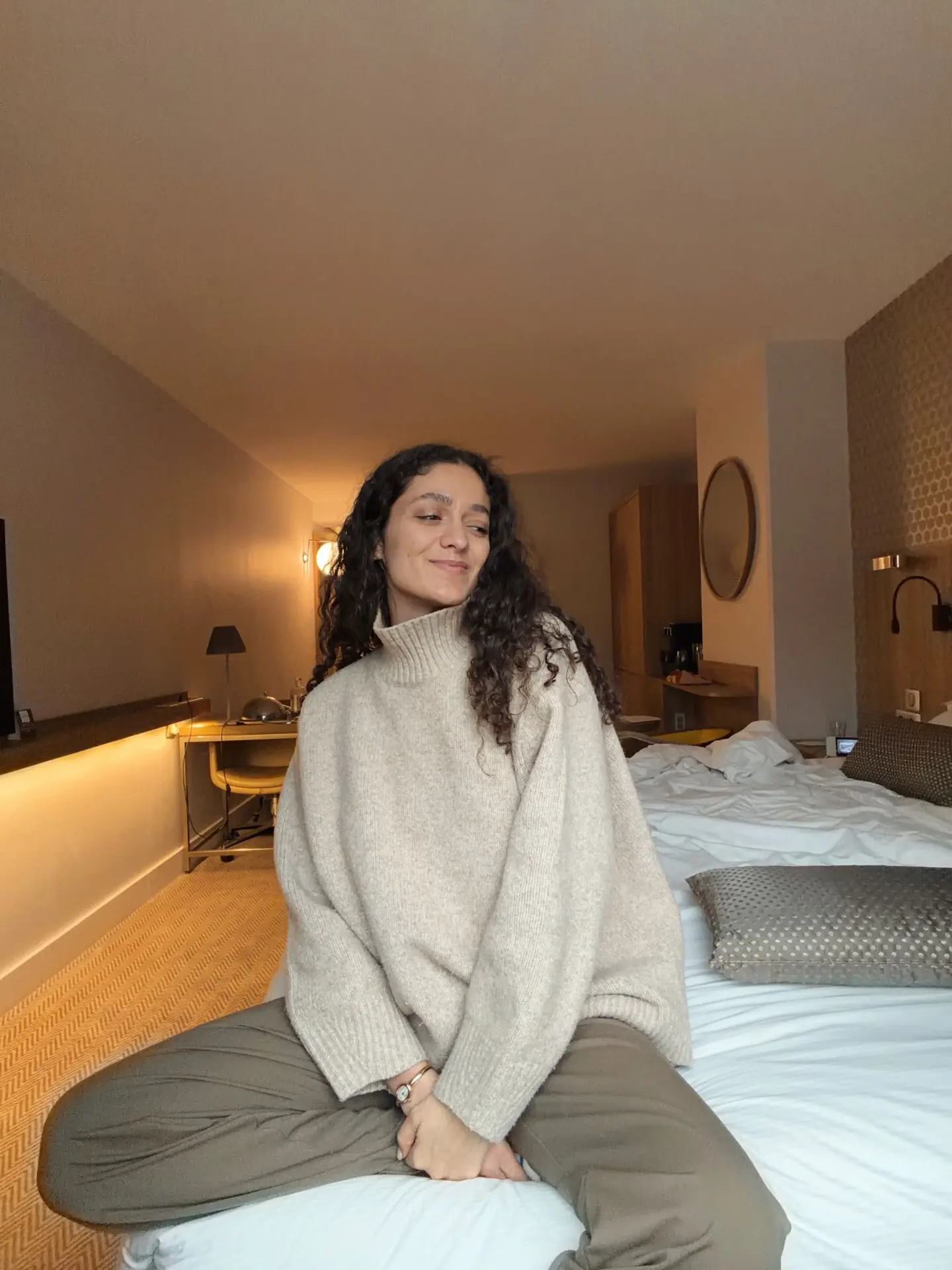 Velours rouge, regards qui brûlent - Image 1