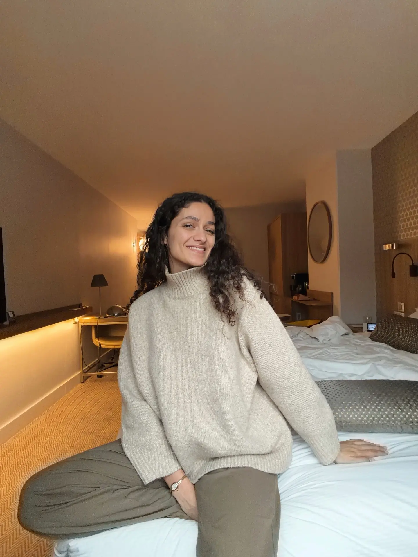 Velours rouge, regards qui brûlent - Image 4